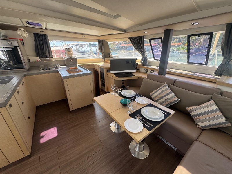 
								Grenada 2019 Fountaine Pajot Astrea 42 Quatuor USD full									